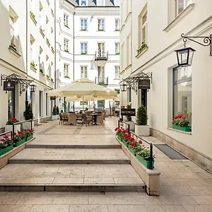 Lejlighedshotel St. Andrew's Palace, Warszawa